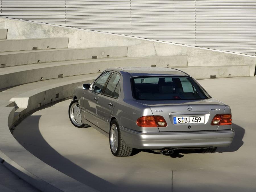  Mercedes-Benz E50 AMG (Bm.210.072) 1996 года  (фото 8 из 8)